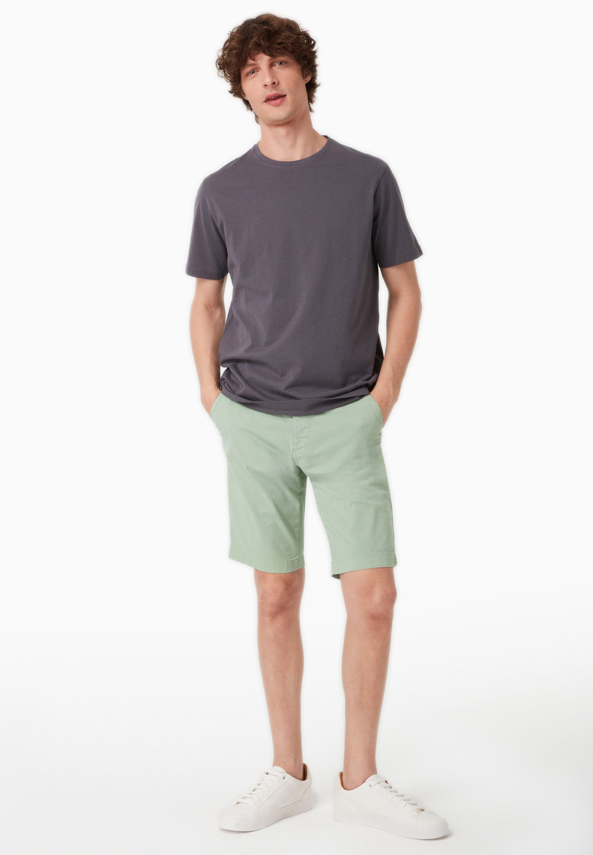 Slim-Fit Shorts aus Bio-Baumwolle