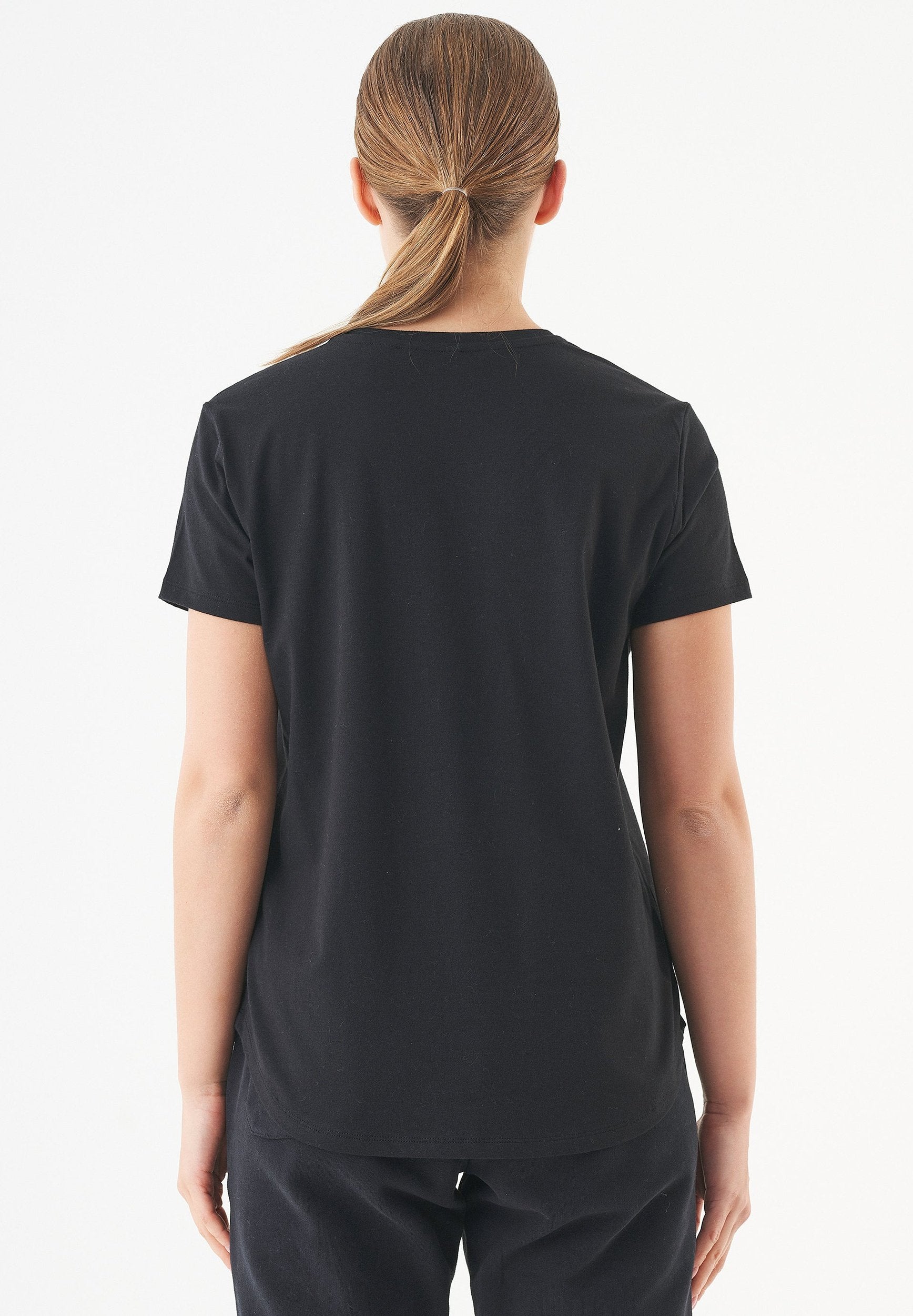 TUBA Basic T-Shirt aus Bio-Baumwolle mit V-Ausschnitt