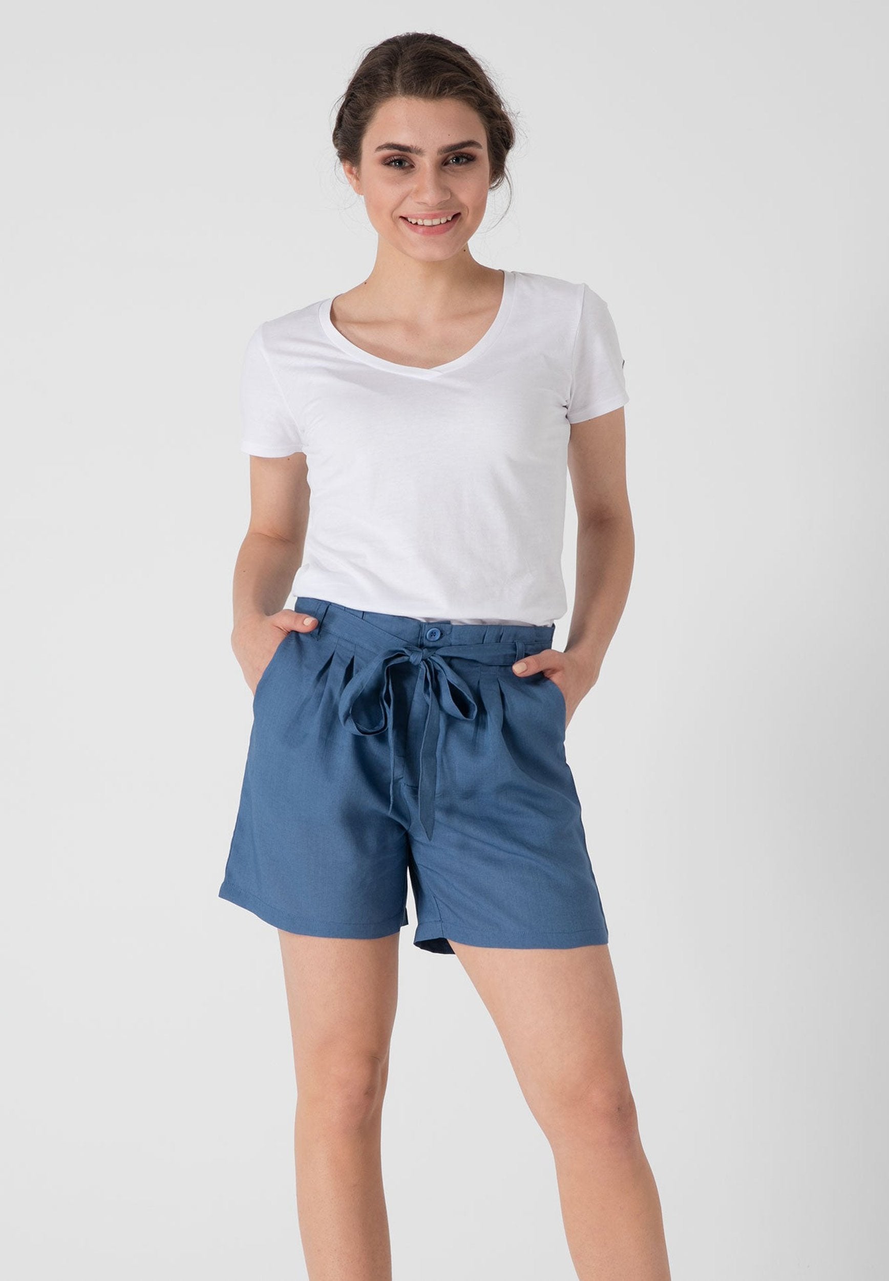 Shorts aus TENCEL™ Lyocell mit Bindegürtel